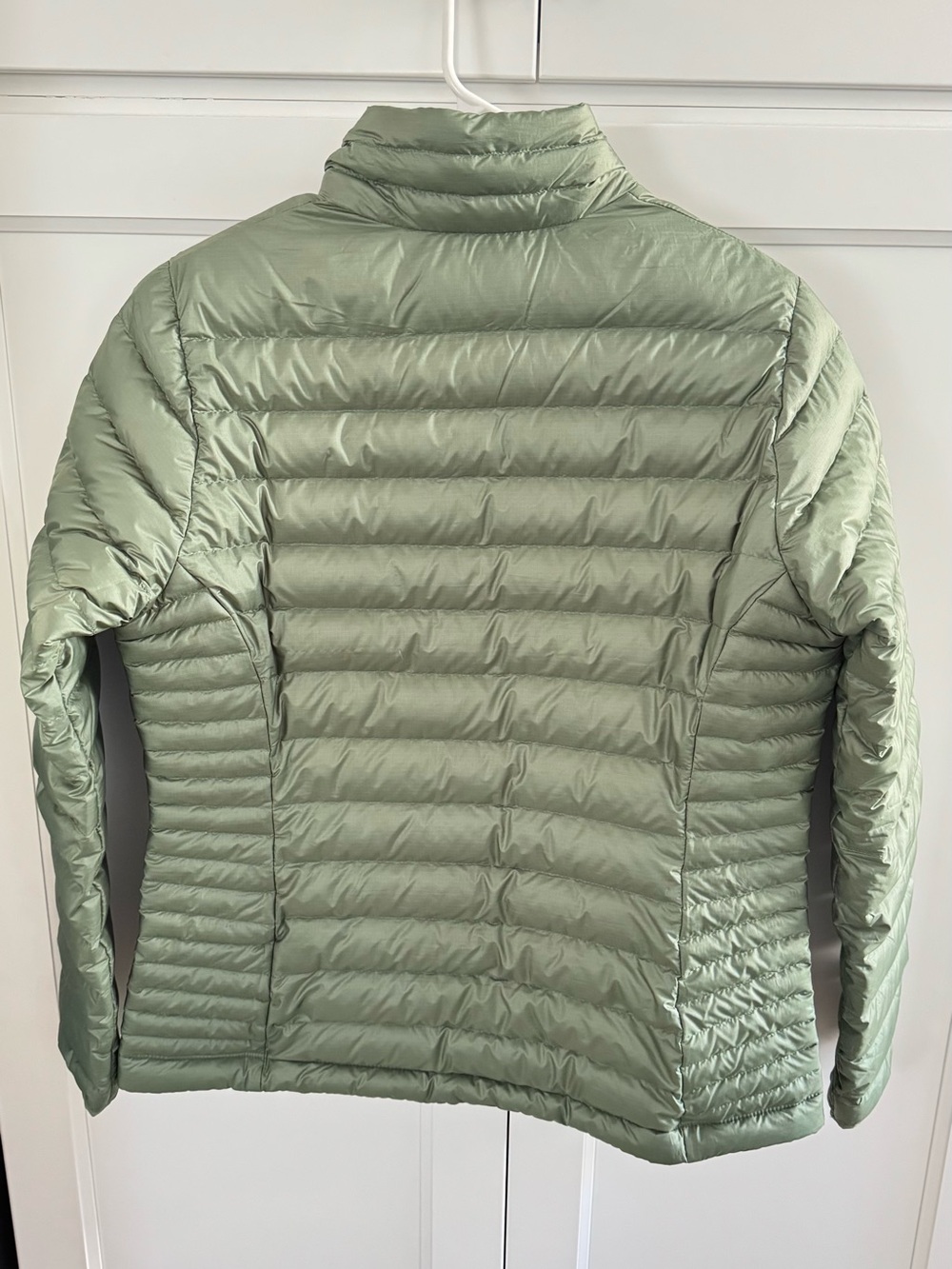Patagonia Lightweight Puffer Jacket in Sage - Picture 2 of 9